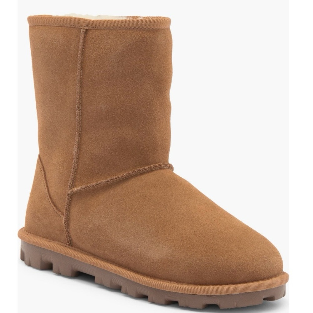 New UGG Essential Short Boot sz10 in Chestnut